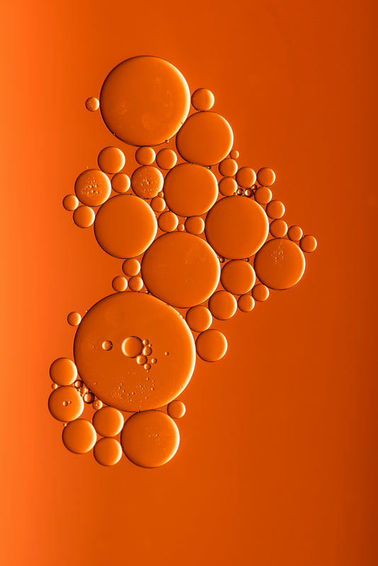 Abstract chemical structure model formed by bubbles, representing the exploration of 7-hydroxymitragynine (7-OH), a powerful compound found in kratom.